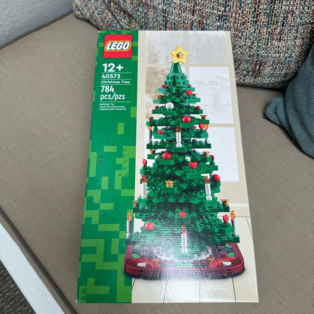 LEGO Festive Tree Building Kit - Picture 2 of 4